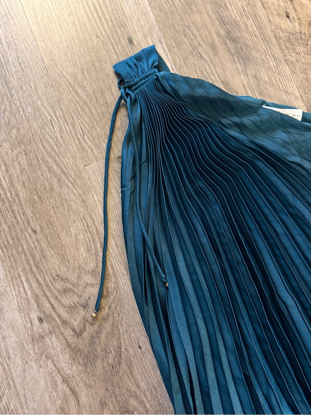 Petal + Pup Emerald Green One Shoulder Pleated Maxi Dress Size Medium - Picture 3 of 6